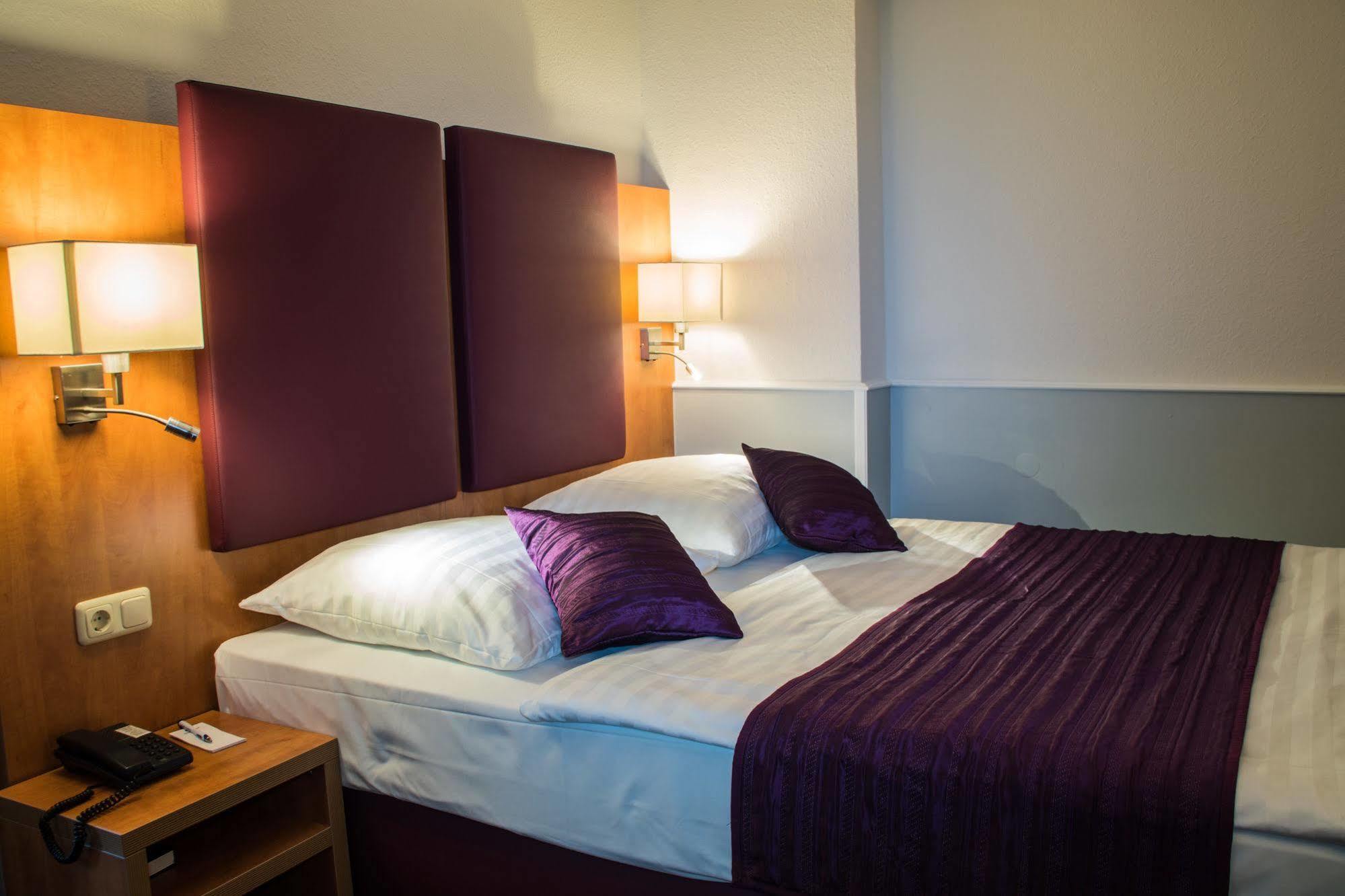 Hotel Niederrad Frankfurt am Main ภายนอก รูปภาพ