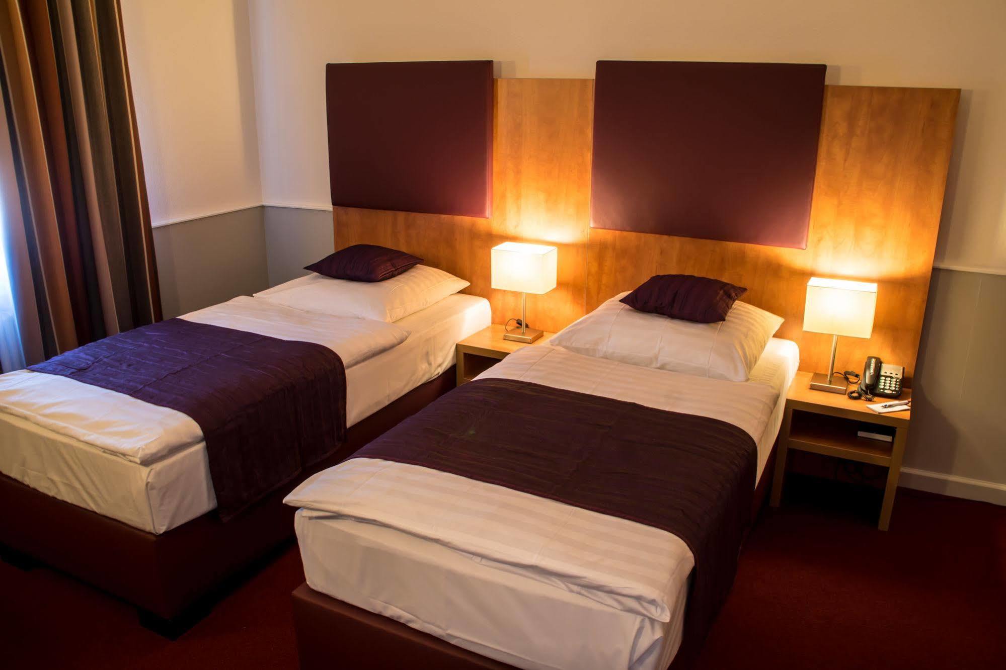 Hotel Niederrad Frankfurt am Main ภายนอก รูปภาพ