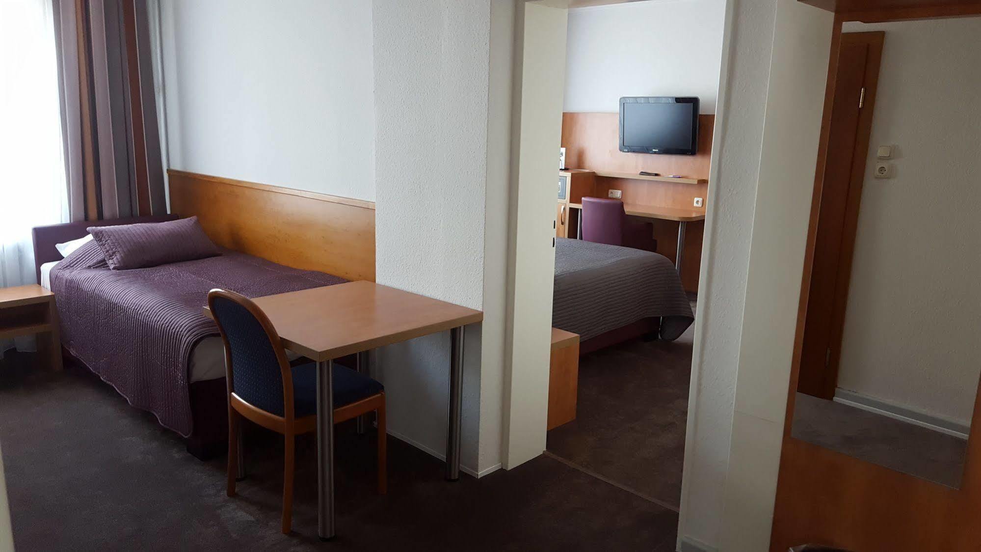 Hotel Niederrad Frankfurt am Main ภายนอก รูปภาพ