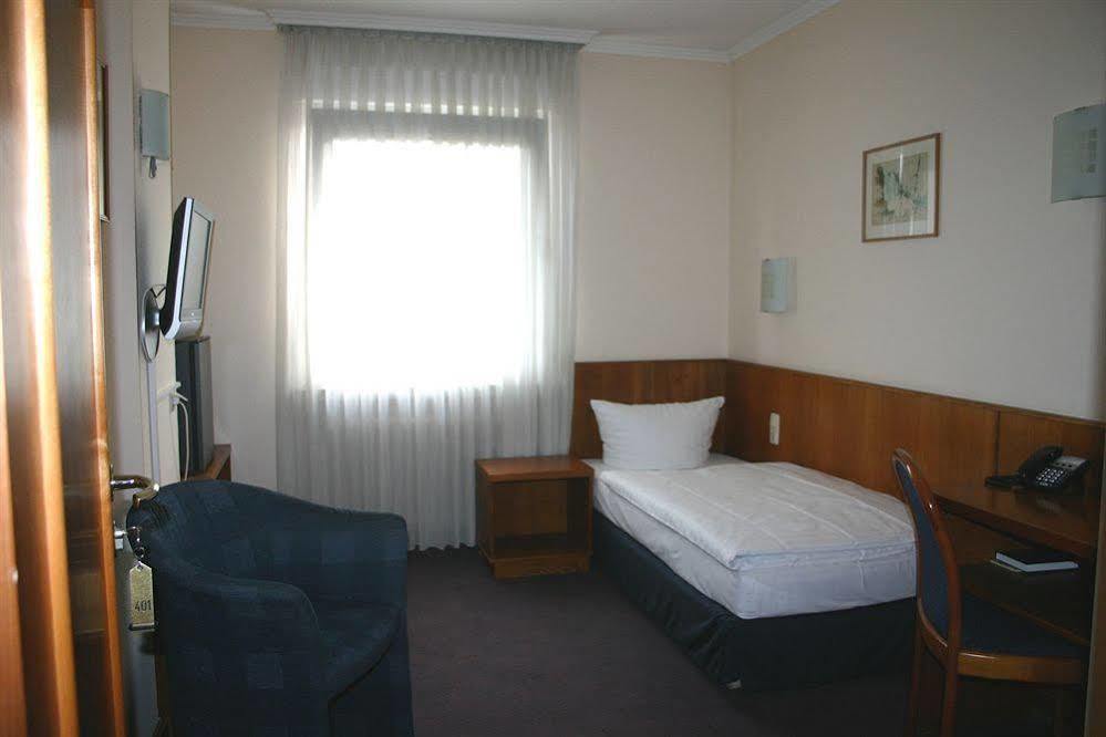 Hotel Niederrad Frankfurt am Main ภายนอก รูปภาพ