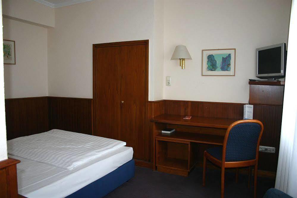 Hotel Niederrad Frankfurt am Main ภายนอก รูปภาพ