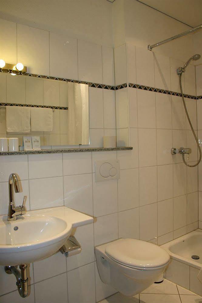 Hotel Niederrad Frankfurt am Main ภายนอก รูปภาพ